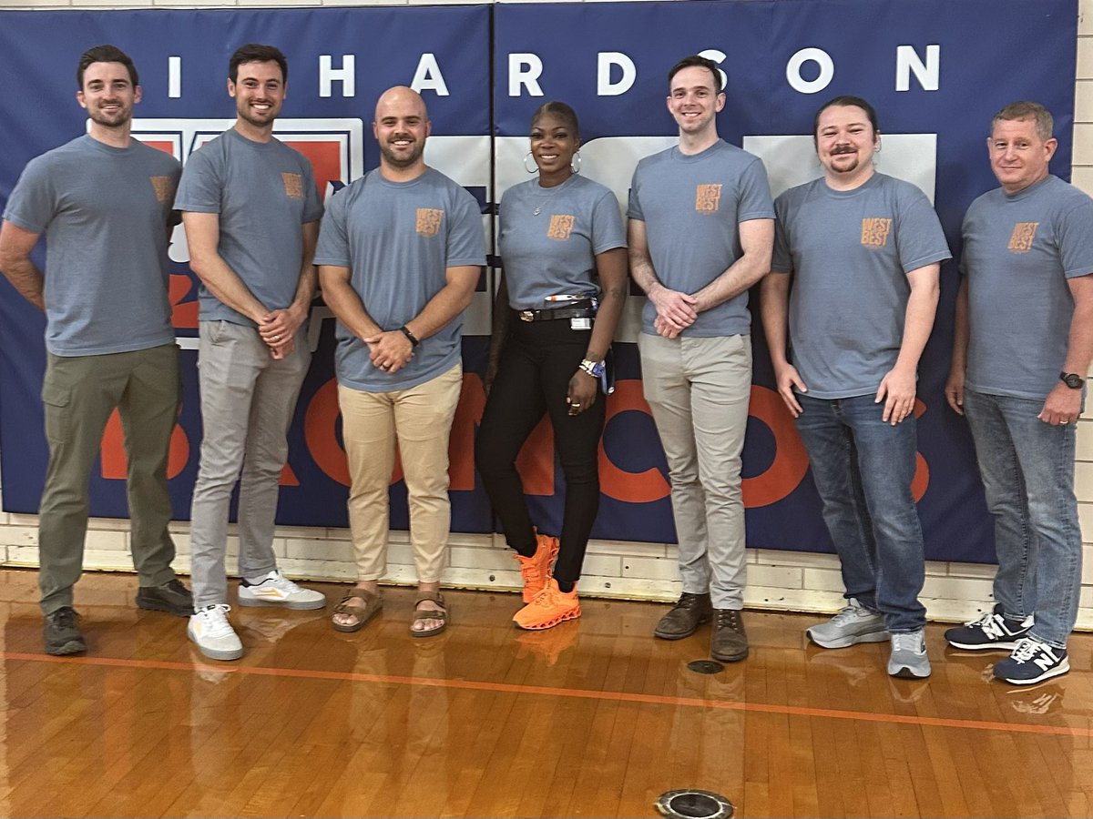 CoachNikki__'s tweet image. Great leaders don’t create followers, they create more leaders. 🧡💙 #dreambigrisd 
@rwestjh #westisbest #socialstudies #lovethisteam