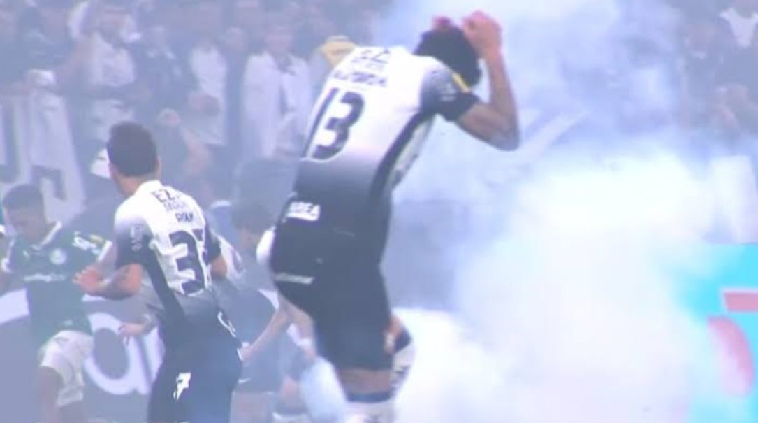 SPFutDepre's tweet photo. Gustavo Henrique sempre nos proporcionando os melhores momentos nos dérbis, EU TE AMO GUSTAVO HENRIQUE!!! https://t.co/YT24AKt9NI