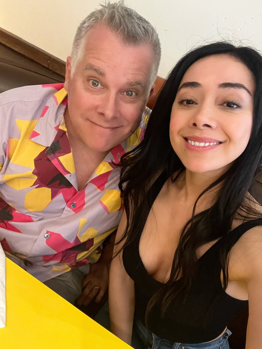 Hey! It’s Aimee Garcia AKA Jamie Batista! Fellow Chicago born out here on LALA Land.