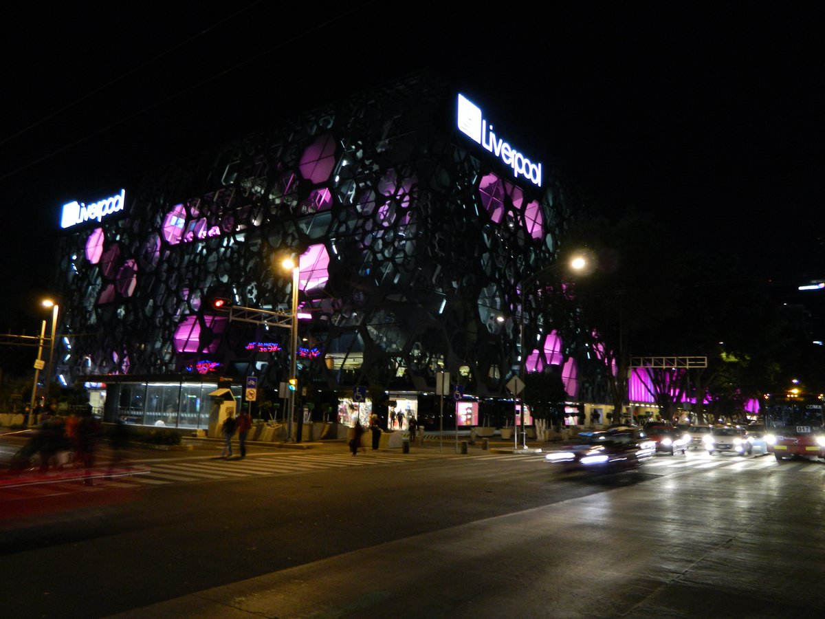 MishArqT's tweet photo. En 2010 se amplía hacia la explanada de Félix Cuevas, para evitar su uso público a la construcción del metro, y en 2012 Michel Rodjind, antiguo baterista de Aleks Syntek, rediseña la fachada con una celosía arquitectónica, la cara que hoy observamos. https://t.co/P1QGM4cTQM