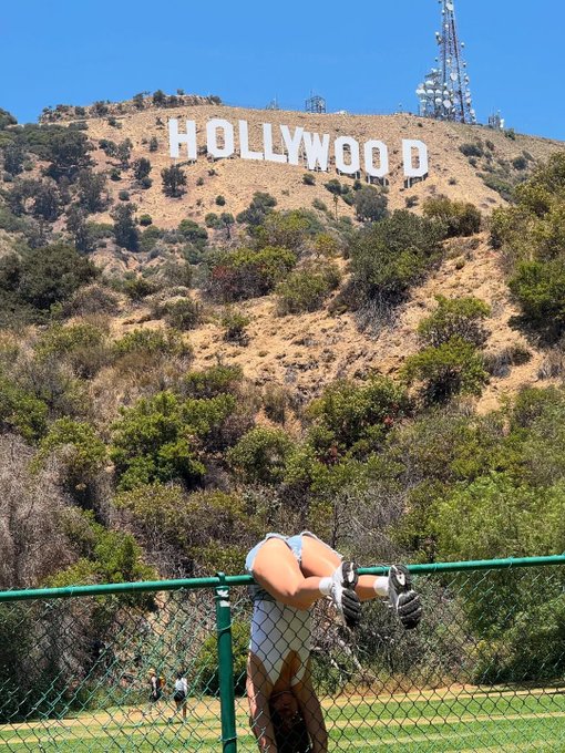 You'll never believe what happened next https://t.co/xzU5K1xYR8 https://t.co/tIrh4XQp5B<a href="/tag/breakup2"class="tags"><span>#breakup2</span></a>