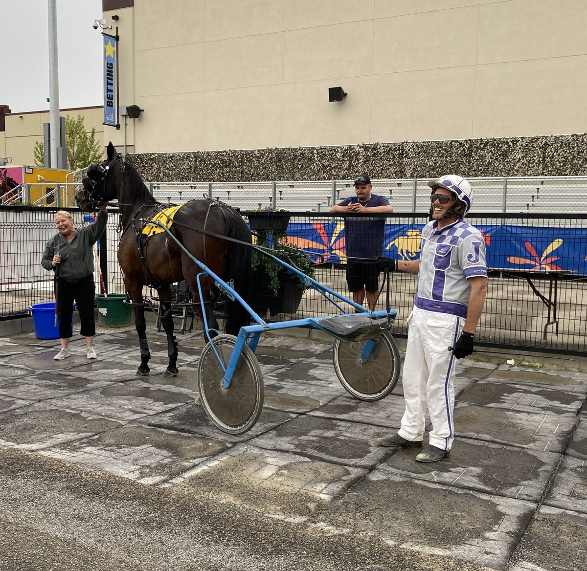 No dilly dallying tonight for driver James Jungquist and Miss Dilly Dali, just plenty of smiles as she finishs big at Century Downs and enjoys another visit to the winners circle in the 5th race.