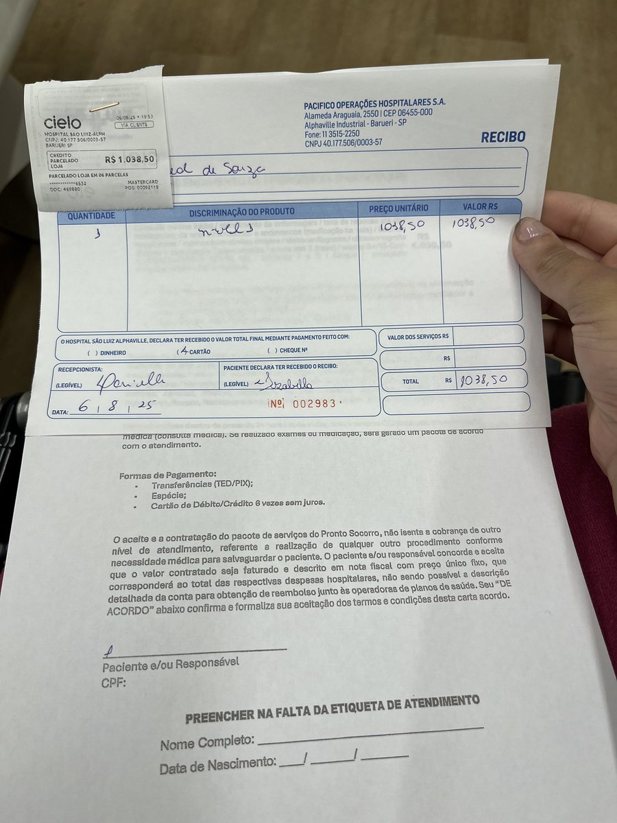 thevelvetsnoww's tweet image. Galera os médicos me deixaram em observação e lá vem mais conta até eu ter meu convênio, continuem dando RT por favor!