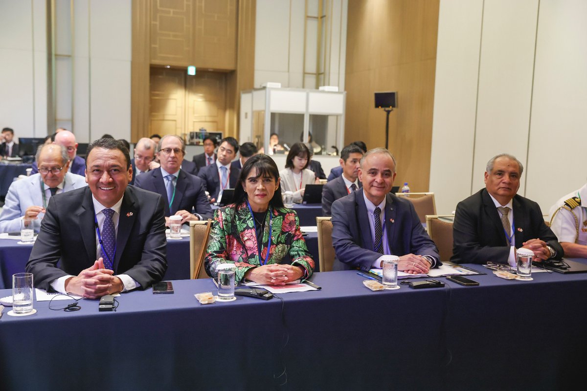 🇵🇪🇯🇵 #VisitaOficial | La presidenta de la república, Dina Ercilia Boluarte Zegarra, promueve una cartera de proyectos de inversión por más de US$ 17 000 millones durante la XVI Reunión del Consejo Empresarial Peruano-Japonés (Cepeja). En el encuentro participan más de 60