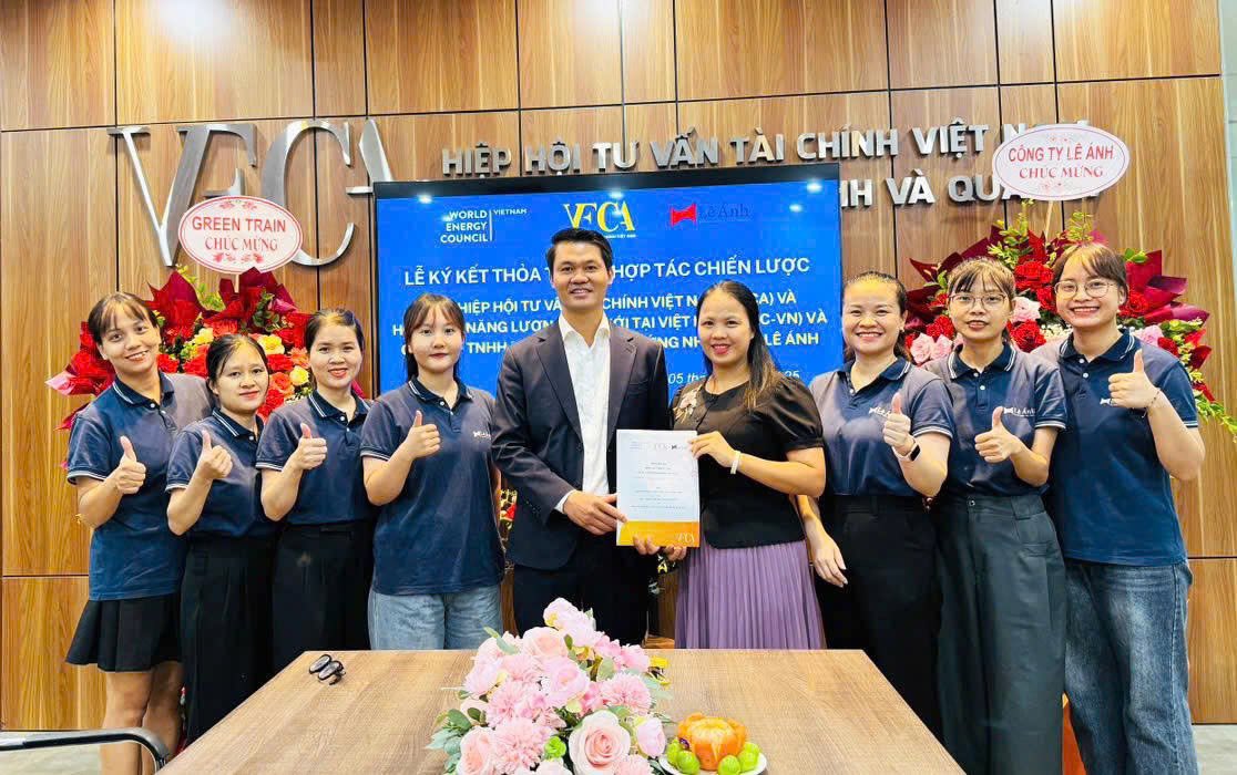 ketoanleanh's tweet photo. Ký kết hợp tác đối tác Lê Ánh https://t.co/fF6qNfuZ4Z