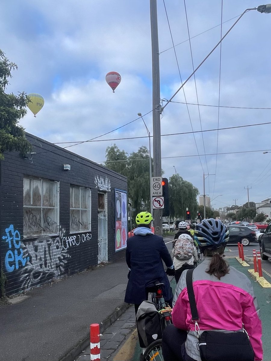 locksmith_1998's tweet image. Truly multi-modal scenes from this morning’s commute