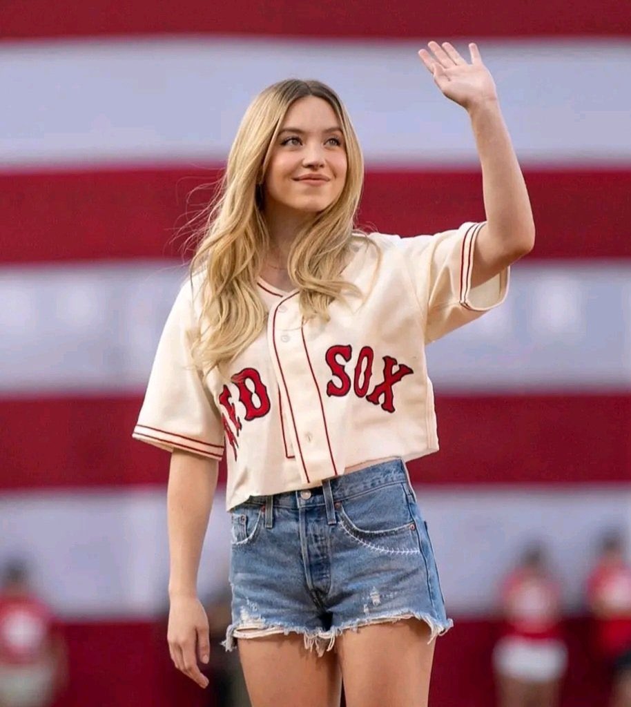 It’s okay to be an All American Girl Again. 🇺🇸 

Love yourself. Love your country. ❤️