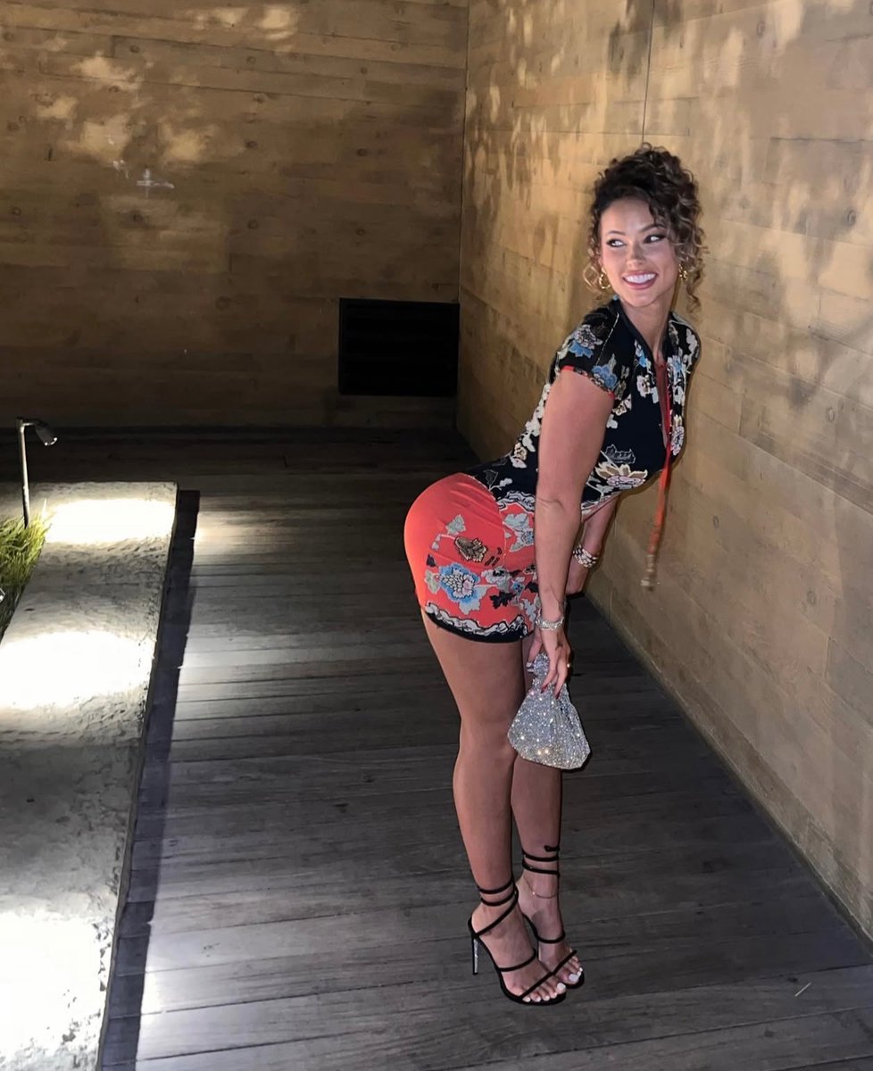 𝓢𝓮𝓵𝓮𝓷𝓪 tweet media