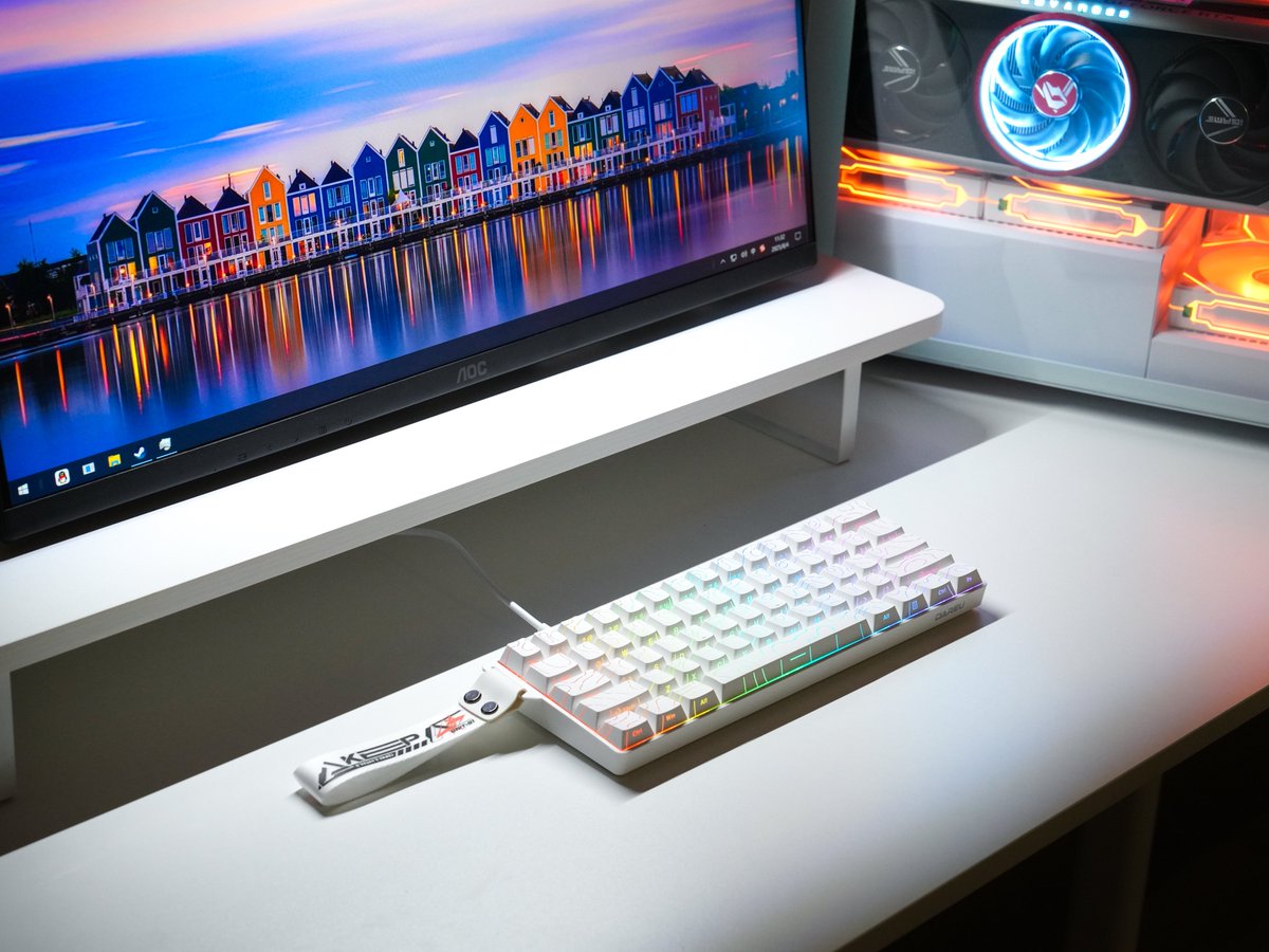 Dareu_Global's tweet photo. Spent the whole day working with the 🧊 DAREU COOL 60 – White Edition
Originally got it for gaming,
but surprise — it’s actually amazing for work too 💼
Compact layout, comfy typing, and takes up almost no space.
Looks clean, feels even better ✅
#COOL60 #WorkCompanion #DAREU https://t.co/20xwWeOKm6