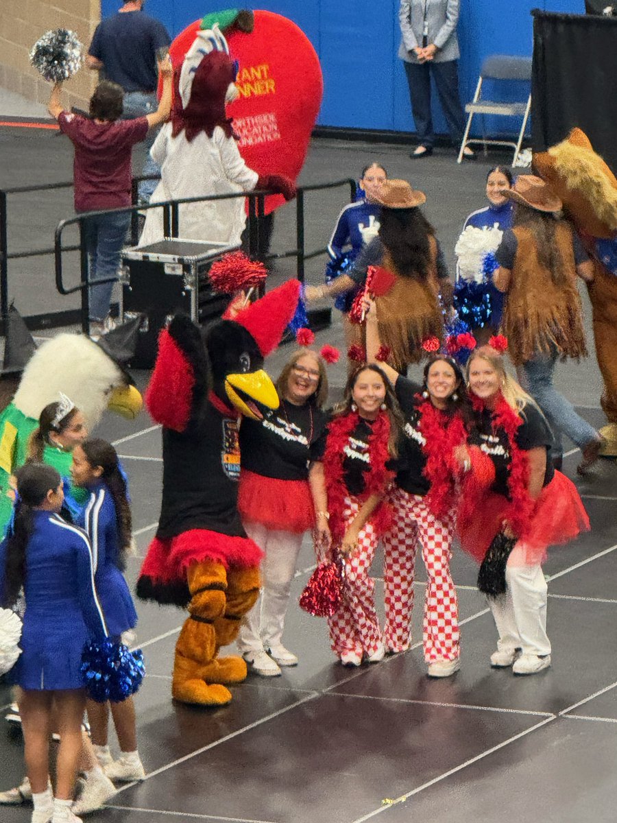 teresadeleon527's tweet photo. We are Northside!! #NISDConvocation #NISDUNstoppable https://t.co/bwcjzLxHtb
