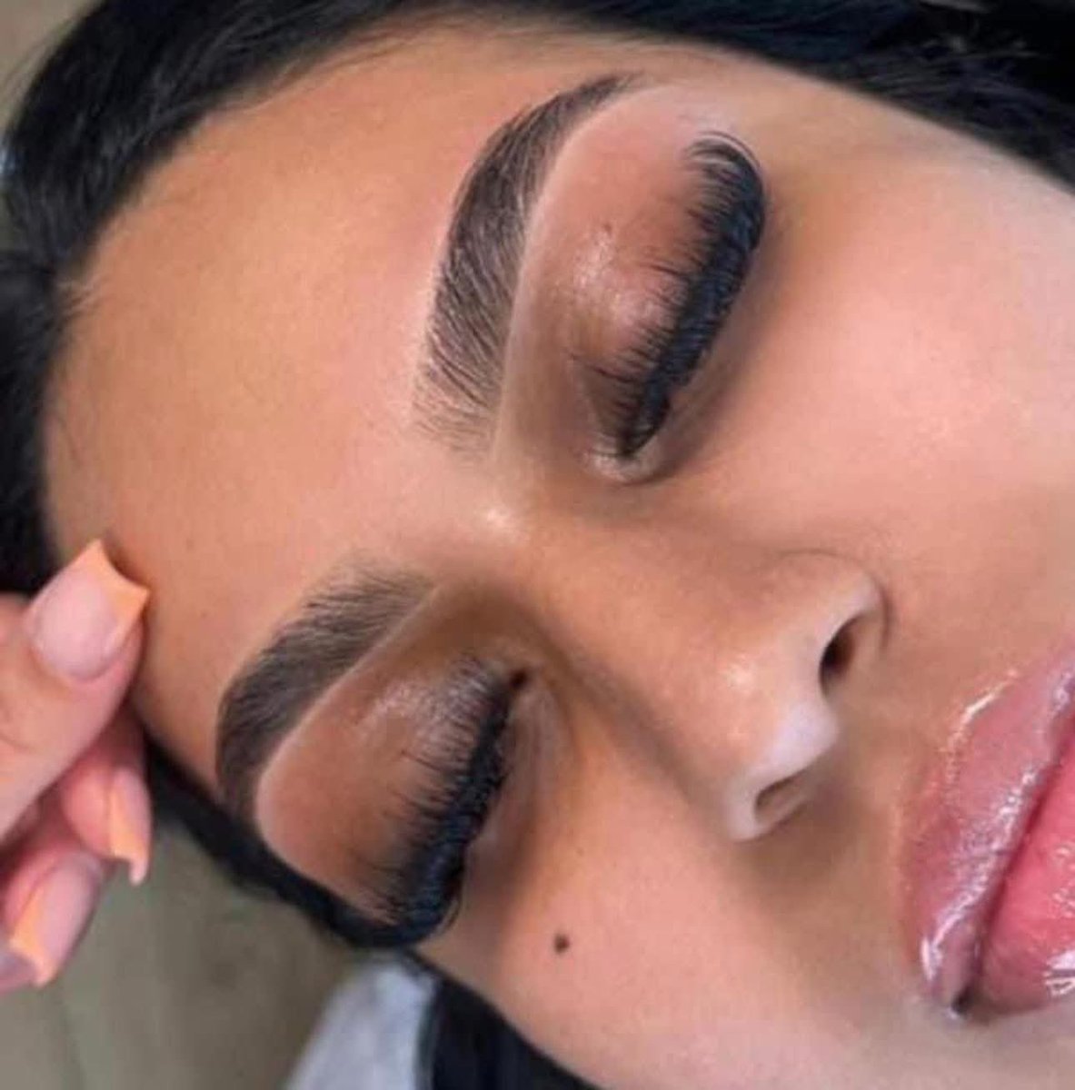 layxsnv's tweet photo. “what’s on your mind?”

me: a selfcare day 🧖🏽‍♀️💅🏽✨ https://t.co/hD1CTRouZY