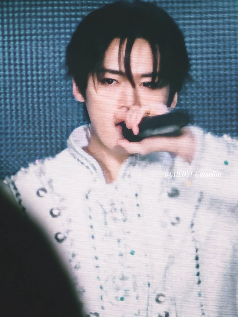 This screen handsome Leeknow in Thunderous