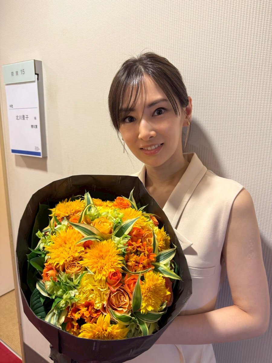 KKeiko_official's tweet photo. KOSEパウダーファンデーション「エスプリーク メルティセラムグロウパウダー」が8⽉21⽇に発売されます。

リキッドファンデーションとフェイスパウダーで仕上げたような、ツヤどけ肌に。
パウダーなのに乾燥しないのでこれからの季節にピッタリです✨

WEB CMもぜひ！
https://t.co/yJi61OauEO https://t.co/CXHWPrGOZH