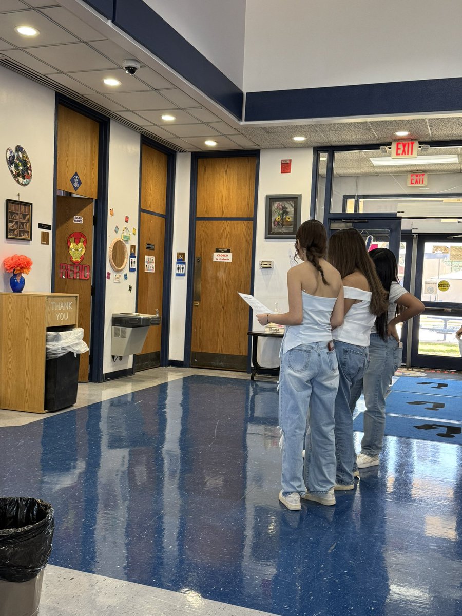 Mrs_DeeBuck's tweet image. Big THANK YOU to @DVHSLibrarian &amp;amp; @Mrs__Veee for hosting our sophomores on Monday for a scavenger hunt! They explored the library &amp;amp; checked out books for their first book report project 💪🏻 Also won super cute stickers 🤩 #NeverSettleAlwaysConquer #OnlyAtDV @VHairston_DVHS