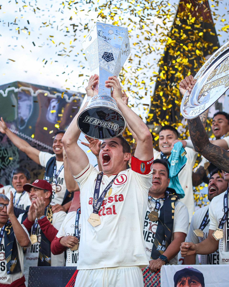 ErrorArbitralTR's tweet photo. Recordemos que Universitario es el PRIMER y ÚNICO equipo en ser bicampeón en su centenario.

El equipo crema siempre haciendo historia. https://t.co/EShffIoNye
