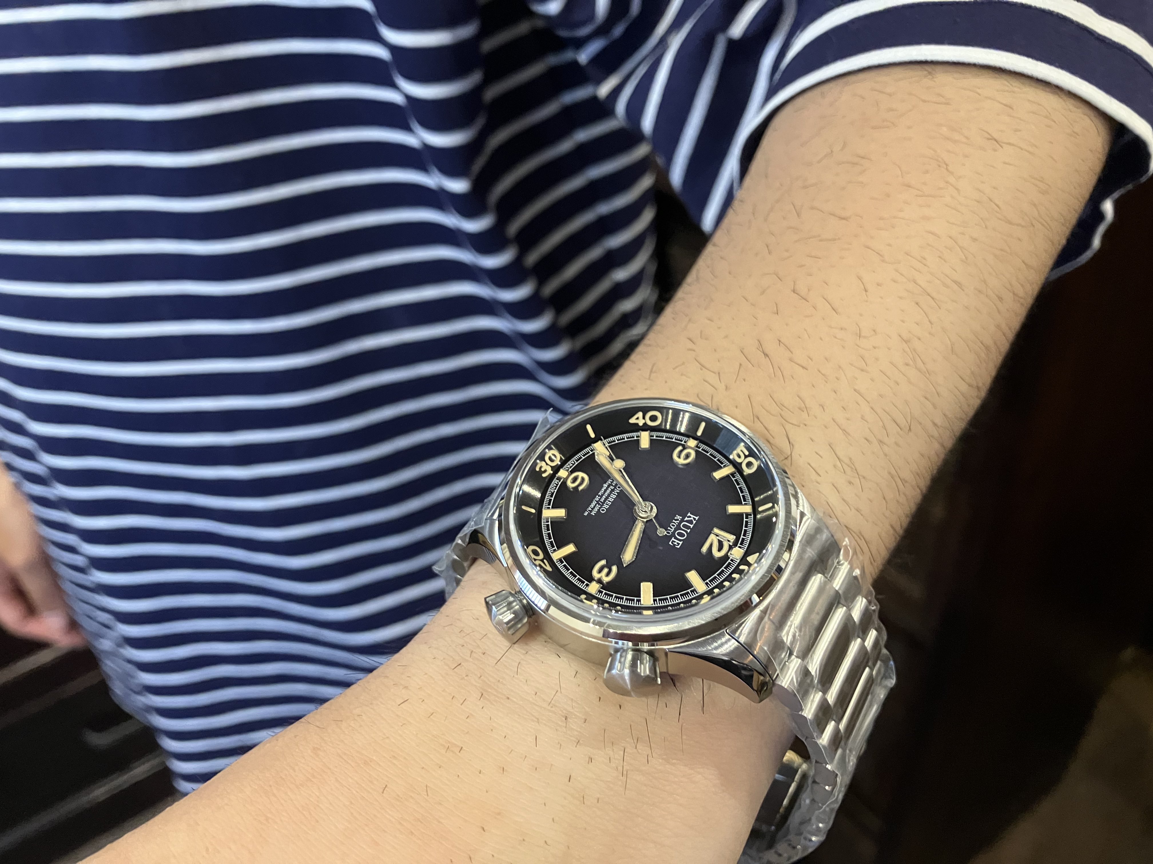 KUOE SOMBRERO 90-011 ブラック 20気圧防水 リネン文字盤 New addition