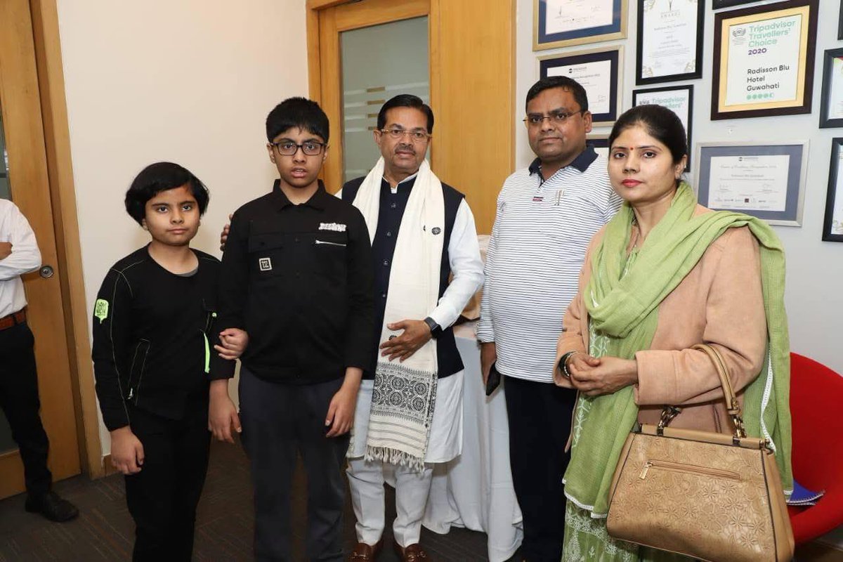 rajbalabjpmla's tweet image. सहजता एवं कर्मठता के प्रतीक, ब्रज क्षेत्र के गौरव एवं हमारे मार्गदर्शक आदरणीय श्री @blvermaup जी (केंद्रीय राज्यमंत्री- उपभोक्ता मामले, खाद्य एवं सार्वजनिक वितरण तथा सामाजिक न्याय एवं अधिकारिता मंत्रालय) को जन्मदिवस की हार्दिक बधाई एवं शुभकामनाएँ । 

#mlarajbalasingh