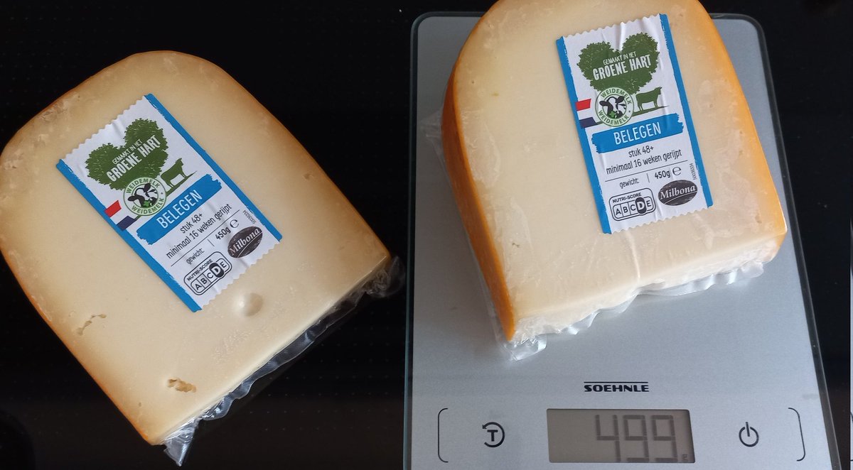 Kris10aaa's tweet photo. Ik koop regelmatig blokken kaas bij @LidlNederland en die betaal je per stuk, gewicht ca. 450 gr.

Ik pak meestal 4 stukken en ga ze wegen bij de groente afd er naast.
Vandaag:
1x 442gr
2x 480gr
1x 498gr
Ik nam dus de 2 zwaarste, maar het scheelt gewoon 56gram🤷🏼‍♀️

#budgettip #Lidl https://t.co/7KARHmOPFA