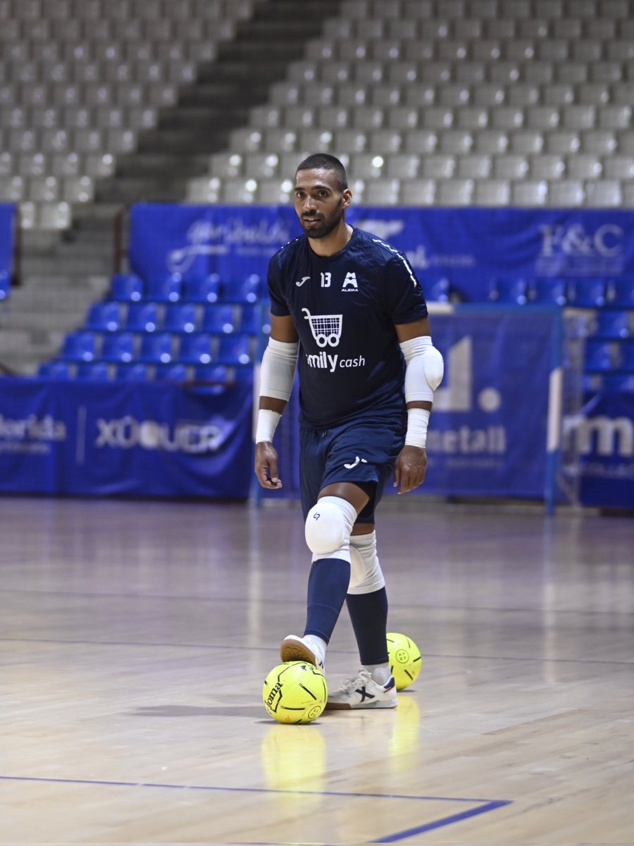 💥⚽ <a href="/_apereira_13/">Adrián Pereira</a>

📸 <a href="/AlziraFS/">Family Cash Alzira FS</a>

#Limones5players