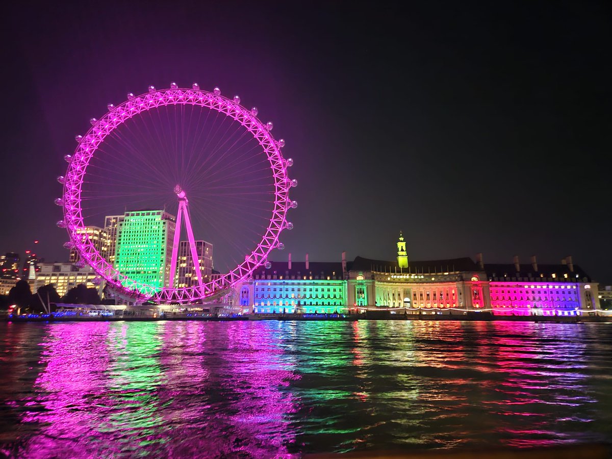 MPSonthewater's tweet image. The River Thames can be truly stunning at night. So amazing to see an iconic landmark lit up and reflecting so beautifully on the water. This image was taken by MPU officers on patrol last night, keeping Londoners safe 👍 #riverthames #cityviews