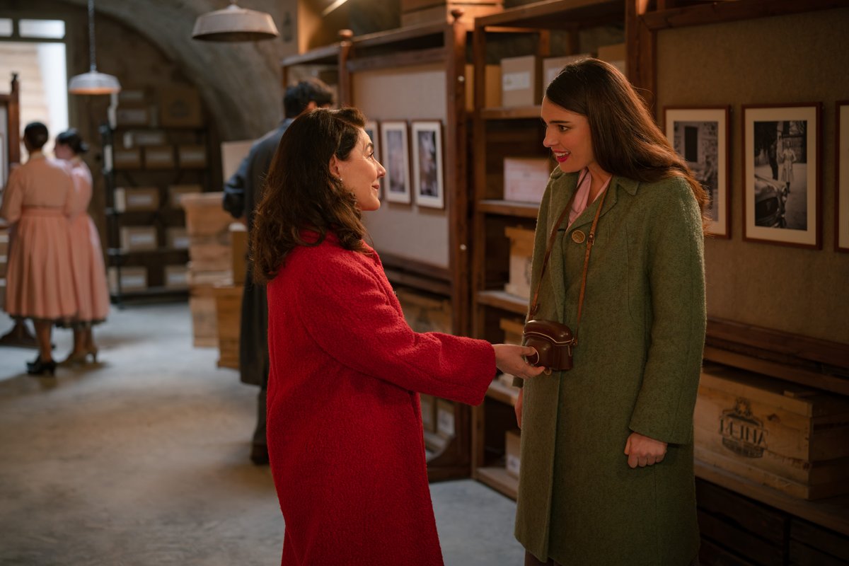 AVANCE de #SueñosDeLibertad:

Digna y Fina recuerdan a Isidro viendo las fotografías que tomó Fina 📸🥲

⏰ 15.45h en <a href="/antena3com/">Antena 3</a>