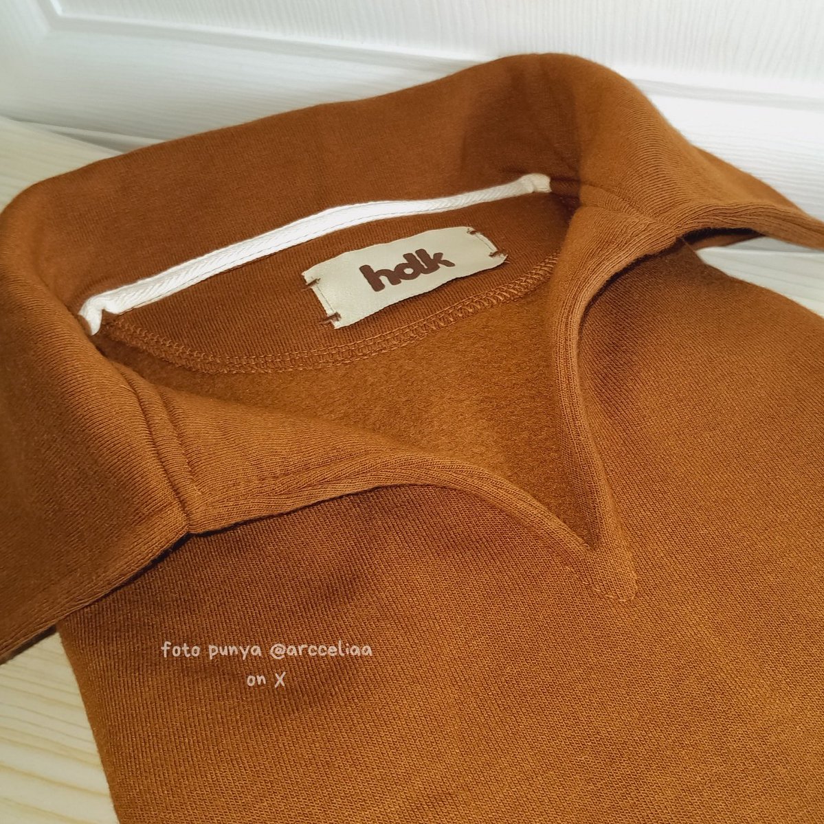 Guys, i'm so excited, akhirnya nemu sweater yang stylish but super comfy!!!!

It literally feels like "wrapped in style, hugged by comfort"

#diarybyArche
☆proudly wrapped by local brand☆