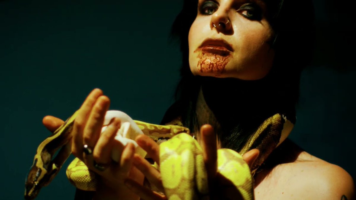 🩸 <a href="/creepercultuk/">C R E E P E R</a> vient de sortir un nouveau single intitulé "Blood Magick (It's a Ritual) : youtube.com/watch?v=Vco3qk…

💿 Il s'agit d'un nouvel extrait de Sanguivore II: Mistress of Death, prévu pour le 31 octobre : creepercult.com

<a href="/Spinefarm/">Spinefarm</a>