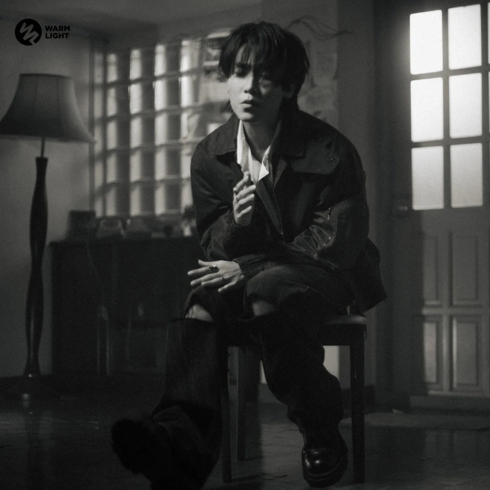 JOOXTH's tweet photo. SAMBLACK × BLVCKHEART เพลงใหม่ "ยิ่งใกล้ยิ่งกลัว" ปล่อยแล้วบน JOOX!
เมื่อความใกล้ชิดกลายเป็นพันธนาการ ยิ่งเข้าใกล้ก็ยิ่งอึดอัดจนแทบหายใจไม่ออก 💔
ท่วงทำนองที่ซ่อนความรู้สึกหวั่นไหวในวันวาน และความขมขื่นในวันนี้
🎧 : https://t.co/Fe9VE4ZjKO
#SAMBLACK #BLVCKHEART #ยิ่งใกล้ยิ่งกลัว https://t.co/ijgAwyq1Pa