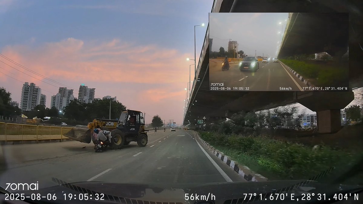 #DwarkaExpressway सर्विस रोड की लिमिट 40 km/hr है, पर बाइक 80-90 km/hr बिना हेलमेट। 

JCB ऑपरेटर WRONG दिशा में चला । सभी बच गए, पर अगली बार नसीब काम न आए। 

कृपया ट्रैफिक नियम मानें—सुरक्षित चलाएँ, सुरक्षित रहें!

Sector 111 #Gurgaon - <a href="/gurgaonpolice/">Gurugram Police</a>

#RoadSafety <a href="/NHAI_Official/">NHAI</a>