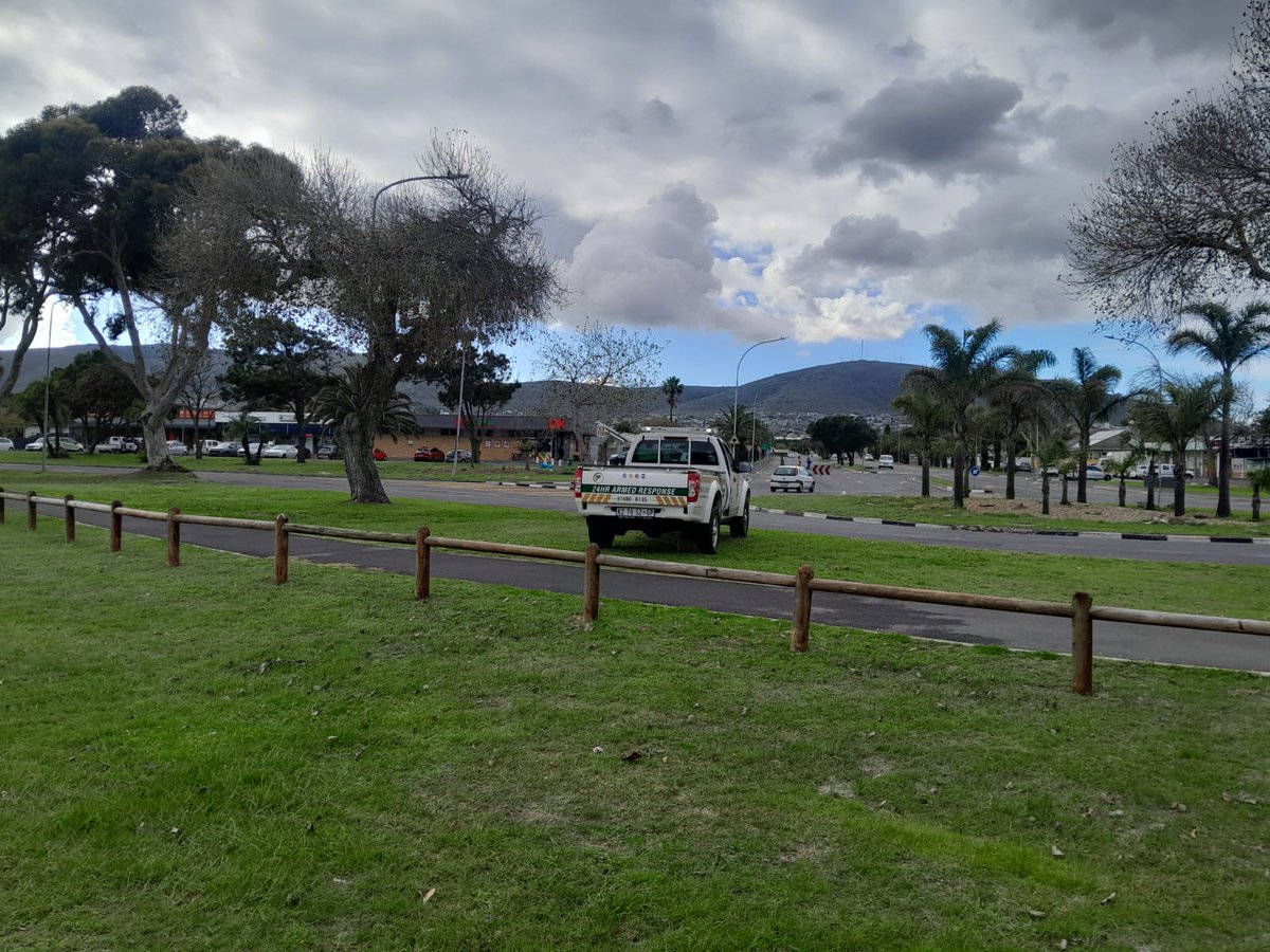 Fidelity_Secure's tweet photo. The safety of your community is our priority. Our Fidelity SRU team is visible at Monte Vista Circle. Keeping you safe and securing your assets matters most to us. We’ve got you covered.

#FidelityADT #Tygerberg #WesternCape #FidelityHeroes #FidelityServiceGroup #WeAreFidelity https://t.co/DHMsI8R1bE