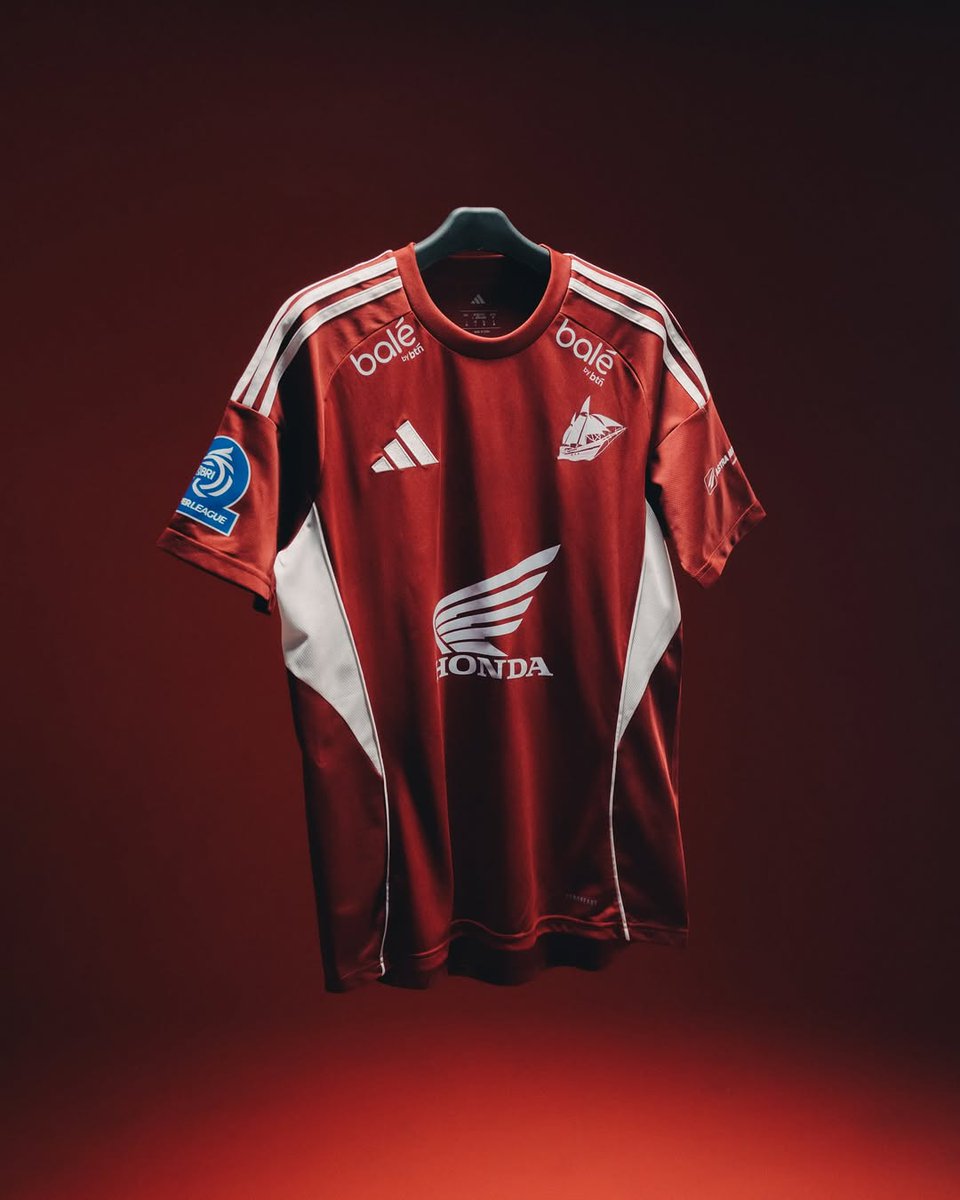 panditfootball's tweet image. PSM Makassar kembali hadir dalam balutan adidas setelah 20 tahun 🔴

Dari 1 sampai 10, berapa nilai untuk jersei kandang PSM musim ini?

📸 adidas Indonesia