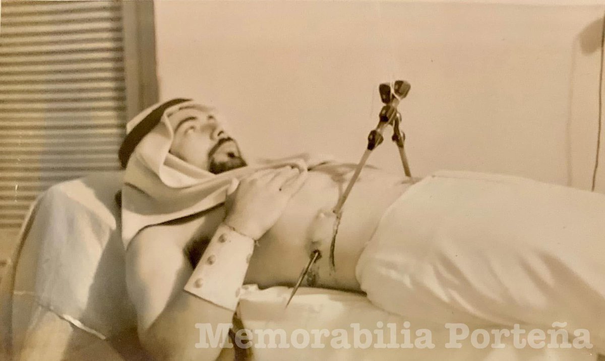 Memorabilia Porteña: El yoga que nos deslumbró durante nuestra infancia, una de la principales atracciones de las II Ferias de Puerto Cabello, 1970. Pasó días en una cama (Rancho Grande) con varios objetos punzantes clavados en su cuerpo, allí fue fotografiado.