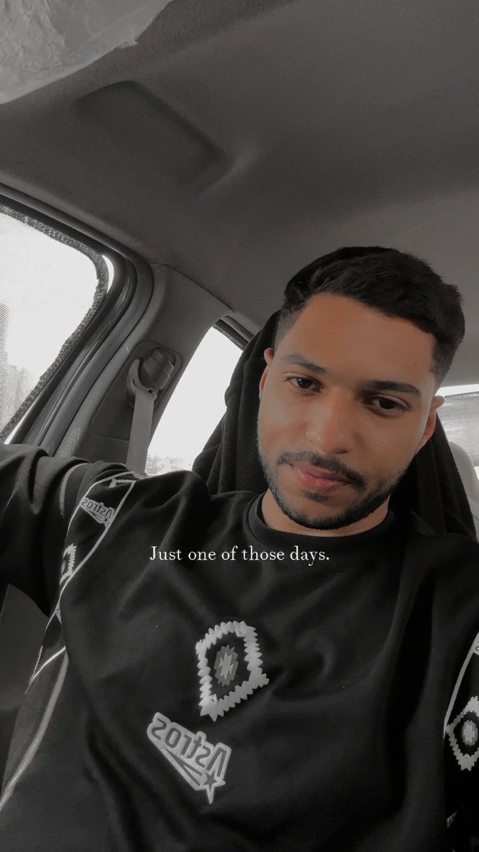 وجه مفقع نوم 😂ماعليكم