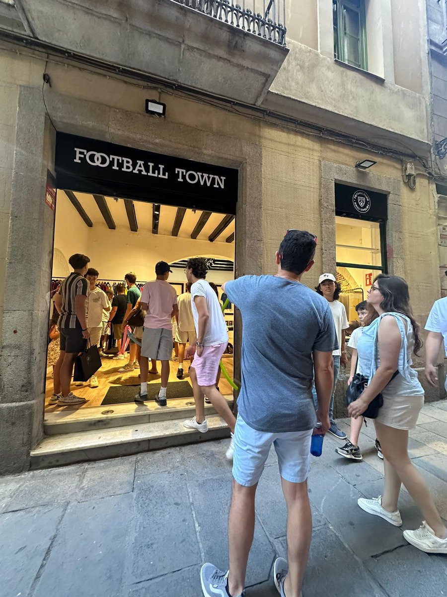 Come visit us: 
Carrer de la Palla 5, Barcelona