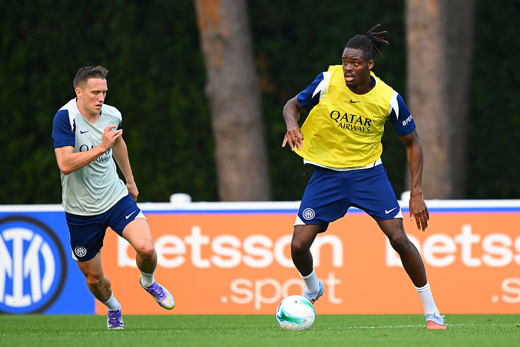 Gruppo al completo aspettando Frattesi ⚫️🔵