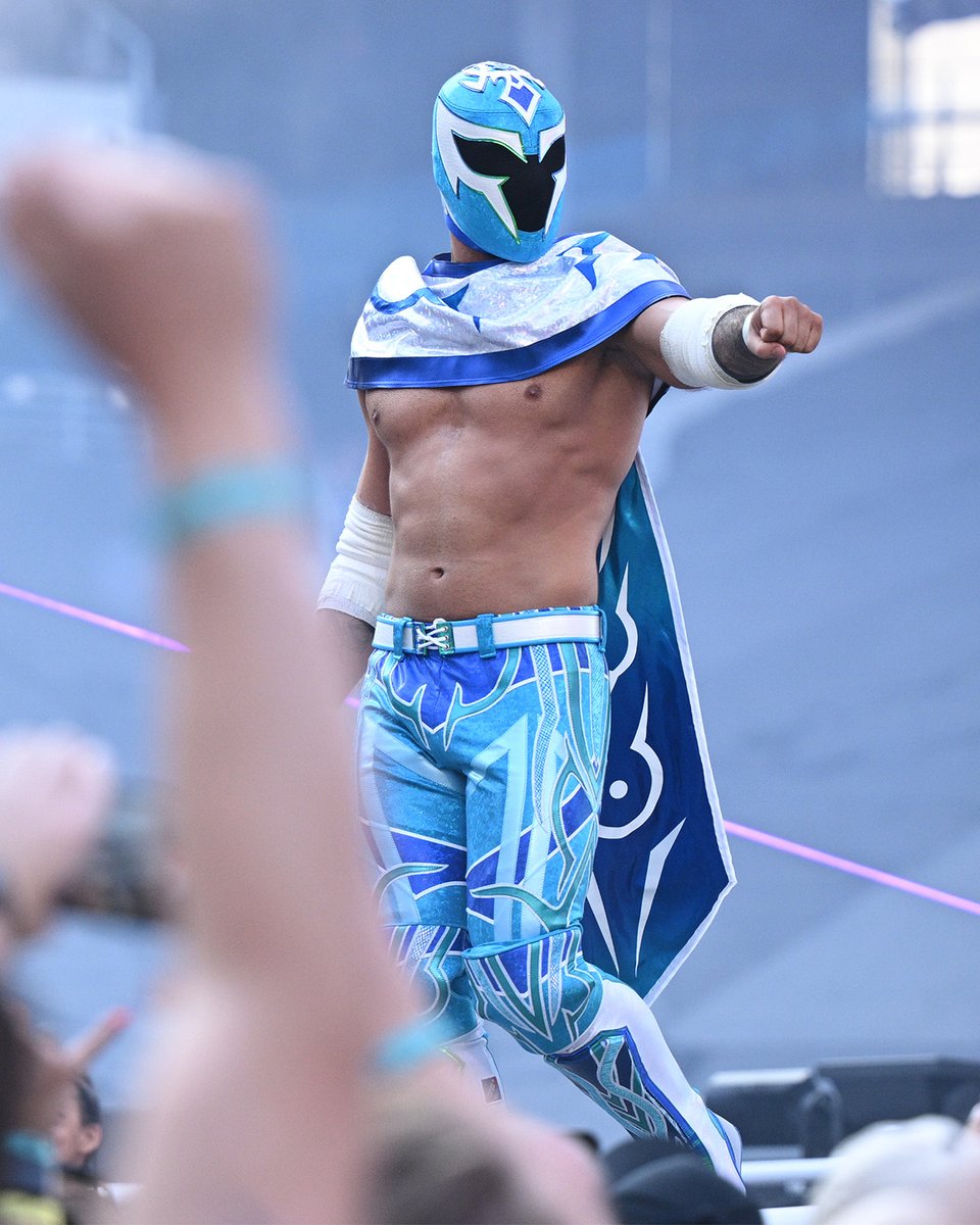 ¡¡Nuestro Vallekano favorito haciendo historia en #SummerSlam!!

Orgullosos es poco. <a href="/Axiom_WWE/">Axiom</a>  👏👏👏