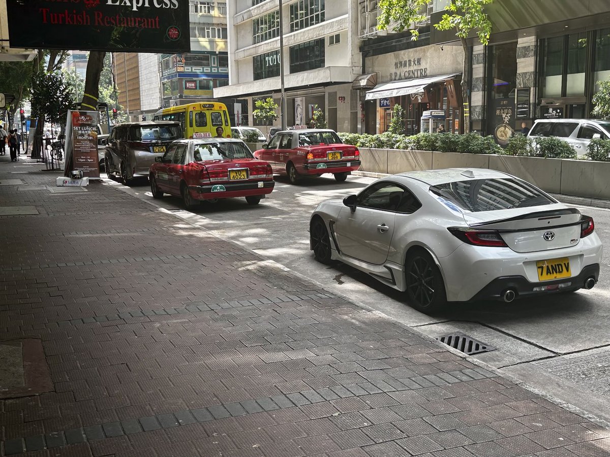 Trying the twofer, but you have to zoom in... ⁦<a href="/HKnumberplates/">Hong Kong number plates</a>⁩