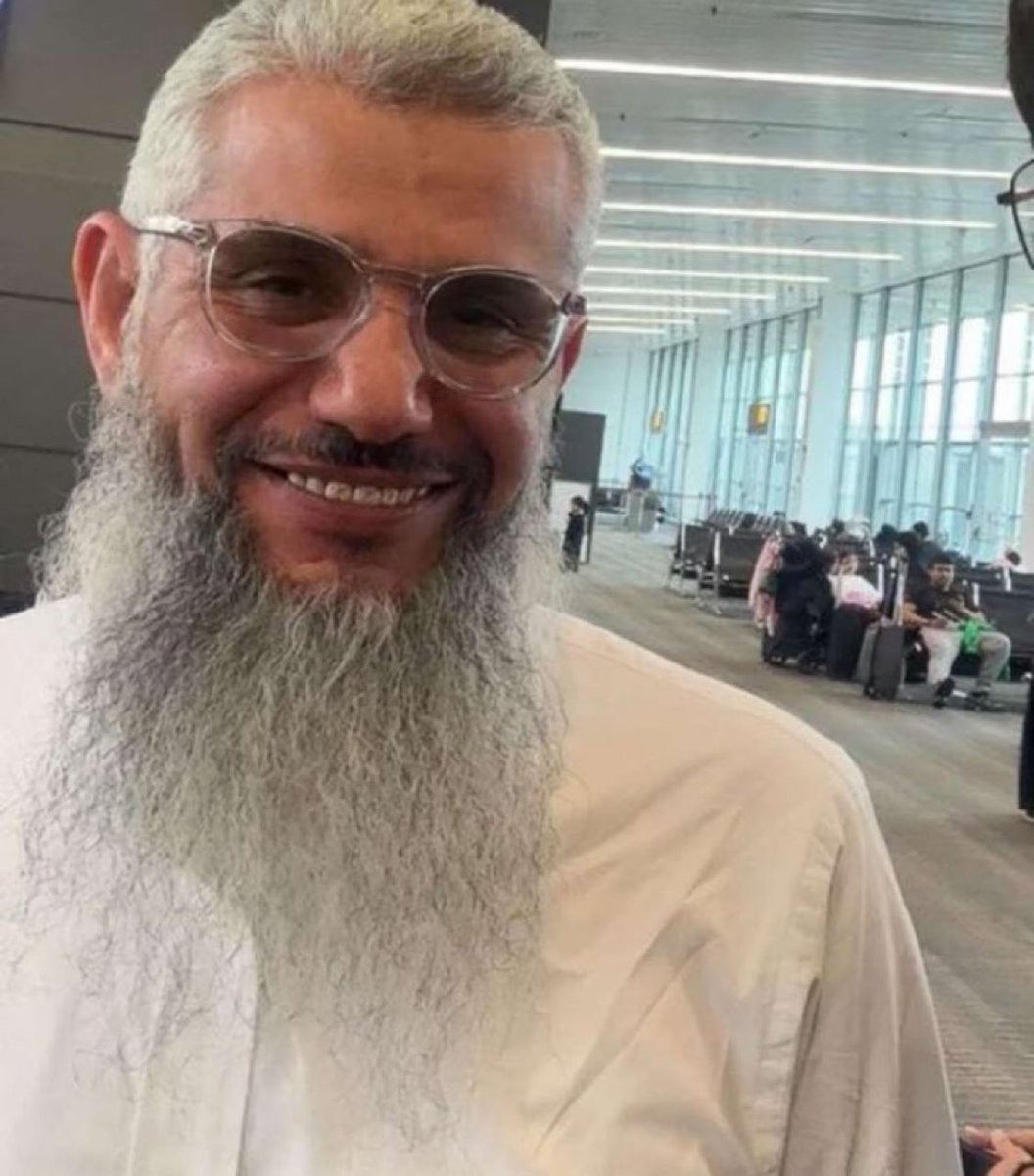 اللهم لك الحمد من قبل ومن بعد 
الحمدلله حتى يبلغ الحمد منتهاه 
خبر طال انتظاره اللهم لك الحمد والشكر .. حمدلله على سلامة خروج والدكم #حميدان_التركي هنيئاً لكم جميعاً هذا الصبر والاحتساب ..
وبإذن الله سعادة دائمة لكم ولأسرته الكريمة