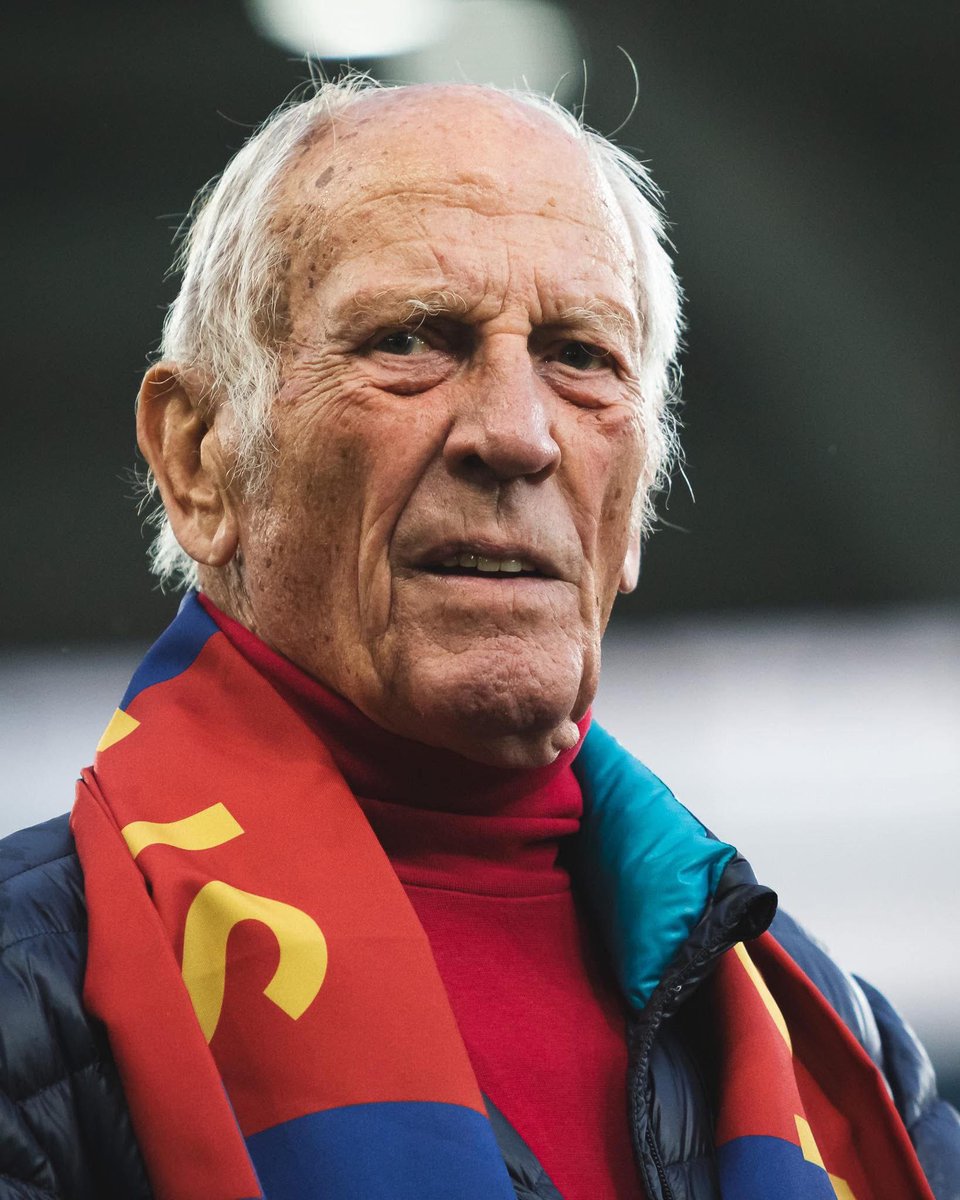 🎂 | Idag säger vi stort grattis till Lennart Wing som fyller 90 år!

Lennart var en av de elva spelare som ifjol valdes in i ÖIS bästa startelva under Allsvenskans första 100 år ❤️💙