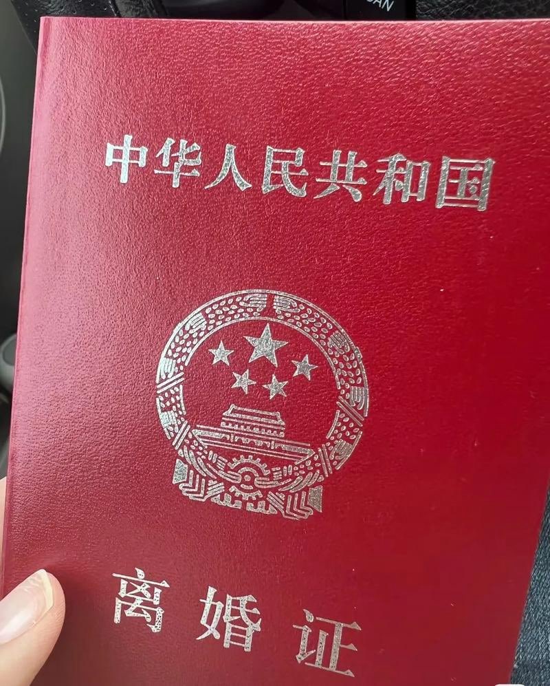 尘埃落定，开启新生…..推名和简介全都改了，余生绝不做舔狗，以文会友，以武会兄….你敬我一尺，我绝不短你一寸；你轻慢我一分，我也绝不惯你一厘…拒绝挑挑拣拣，更不接受指指点点，坚持三不原则：不主动，不跪舔，不虚伪！