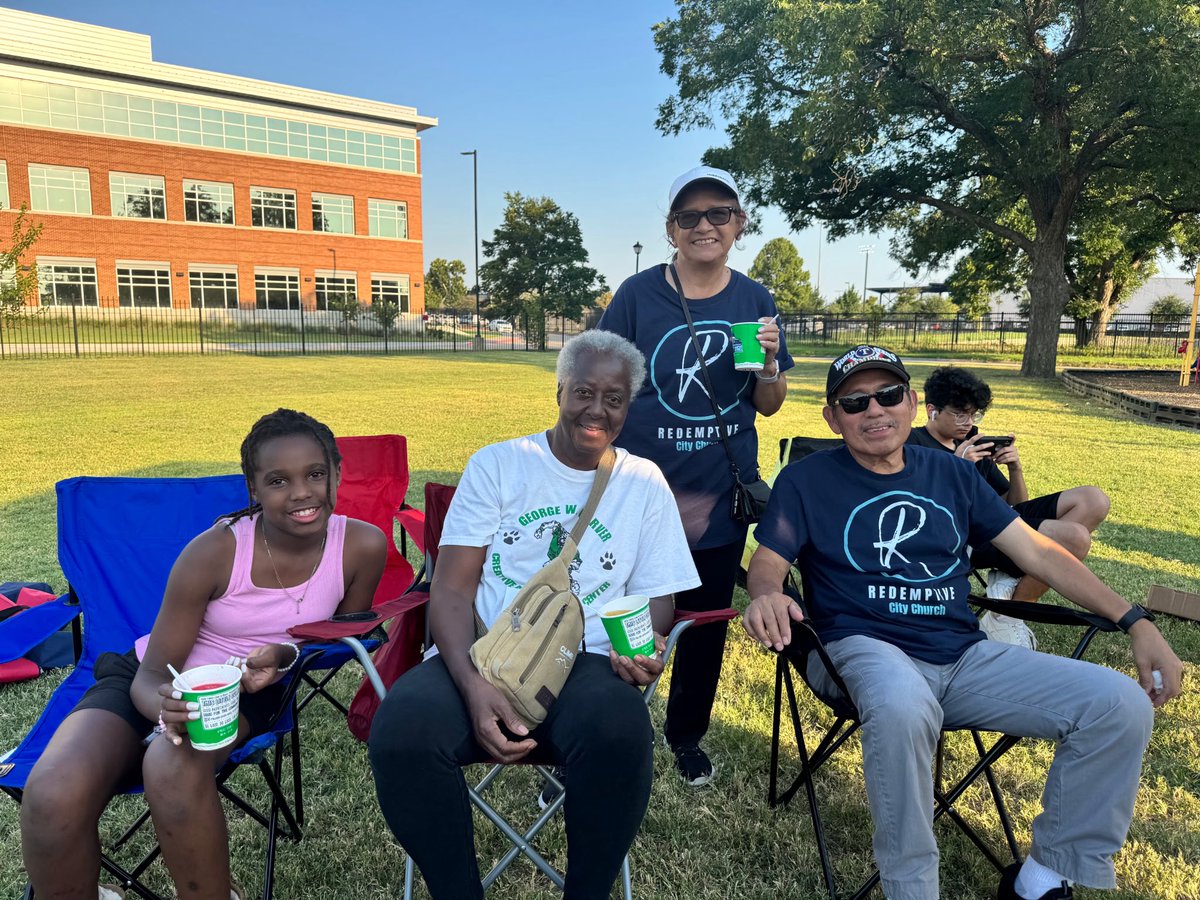 redemptivecity's tweet photo. Another great night reaching out and meeting people in the community. #westdallas #churchplanting https://t.co/tTXnma6nCo