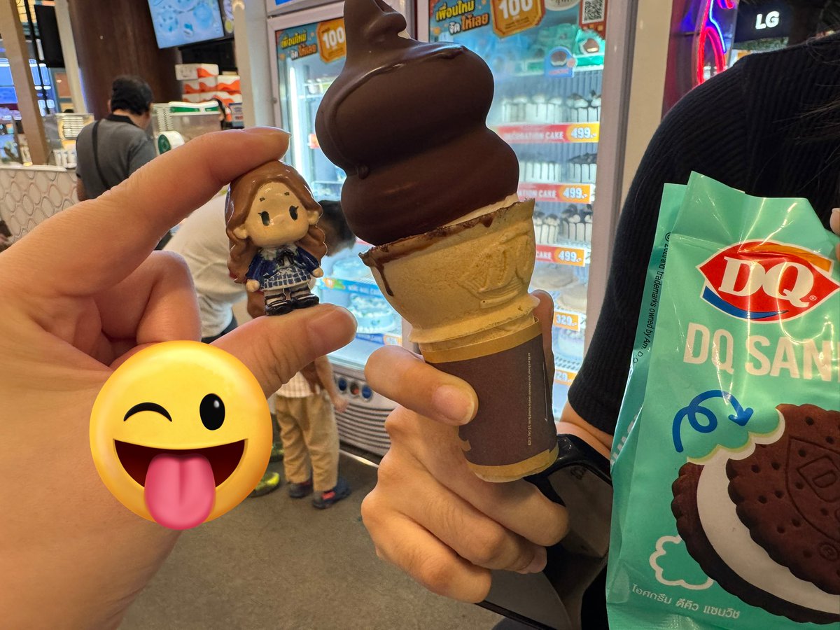 haima88's tweet image. Little Saro’s Travel Diary: 
Day 1—Hong Kong to Bangkok! ✈️Happy night
Meet Little Saro, designed and hand-crafted by ourselves.
開啟小小saro的旅程啦，另一份我們手作的小心意
#InFreennityᦠ
#srchafreen