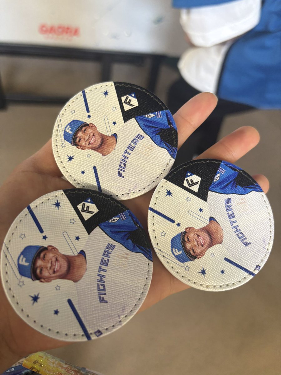 #万波 缶バッチ
定価    買取求む👈🏽👈🏽