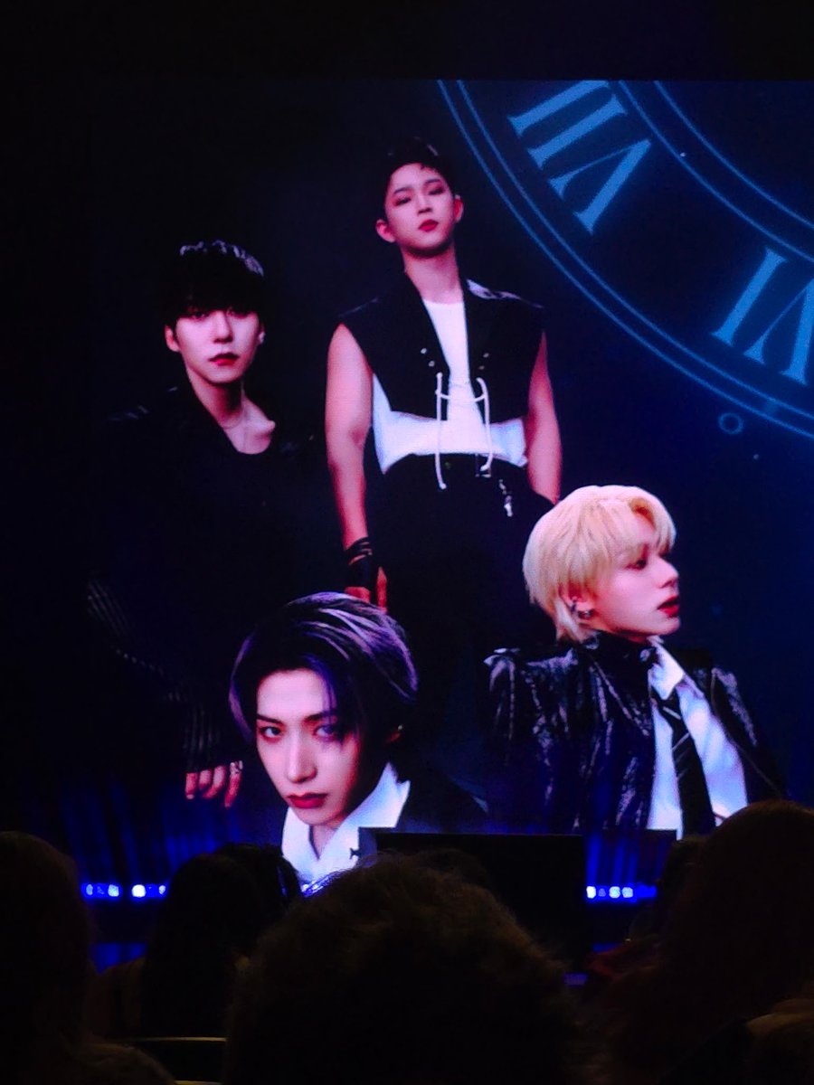 HoneyHanney's tweet photo. So, thank you @official_ONEUS ... I think I can say this was officially my favorite concert of the year!!

Also, the honmoon pretty much became nonexistent from the amount of serving being done tonight~ 😌💙 https://t.co/G06zI3Q4Fu