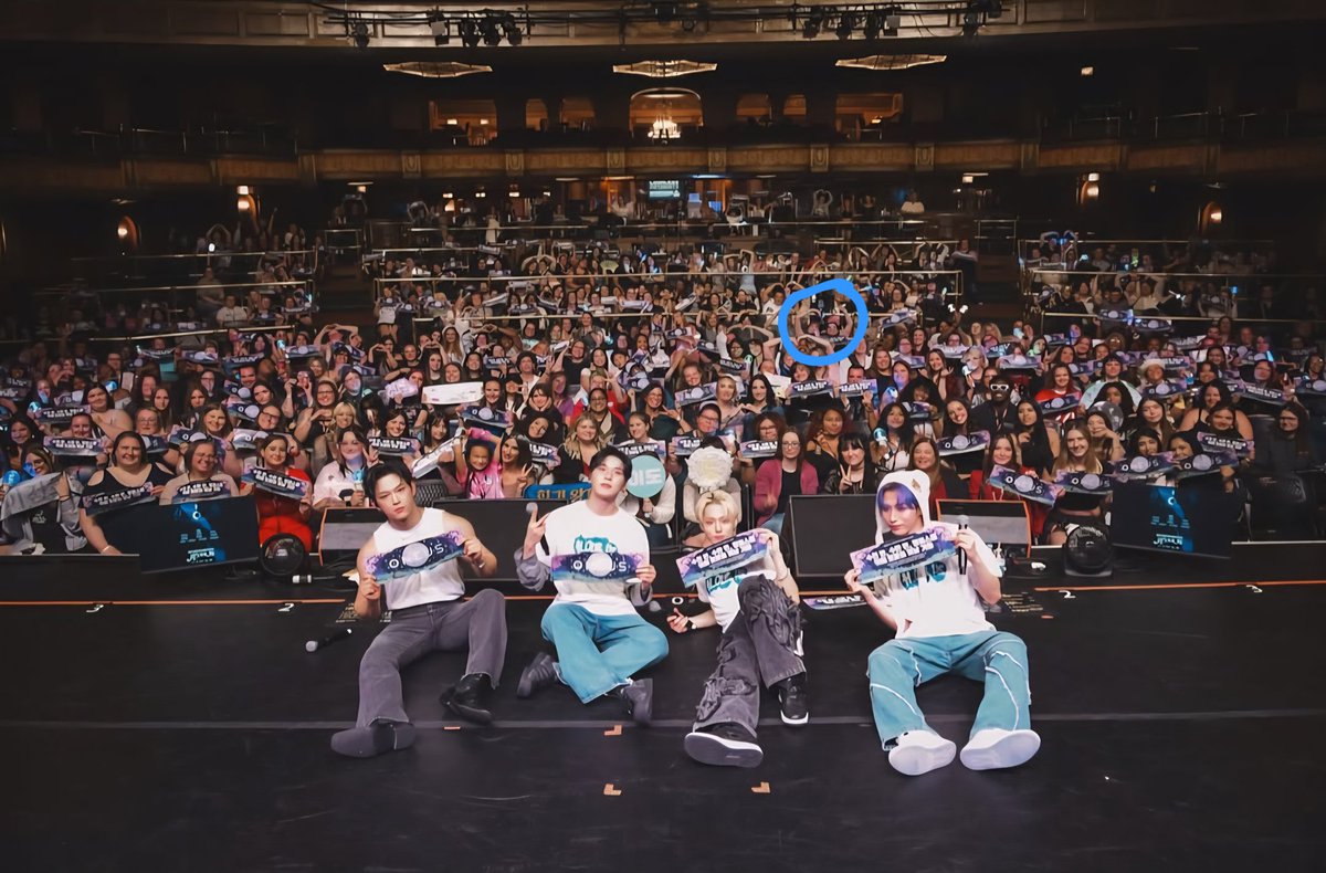 HoneyHanney's tweet photo. So, thank you @official_ONEUS ... I think I can say this was officially my favorite concert of the year!!

Also, the honmoon pretty much became nonexistent from the amount of serving being done tonight~ 😌💙 https://t.co/G06zI3Q4Fu