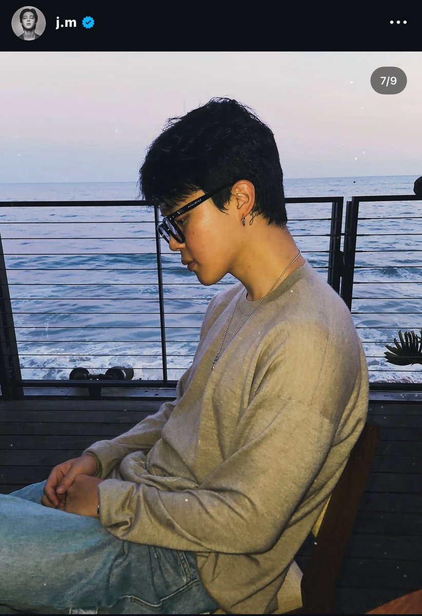 한동안 다른 멤버들 인스타에 올라온
지민이 줍줍하다가
10장이나 꽉꽉채워서 
셀카랑 멤버들 사진이랑
올려준 지민인스타피드보고 눈을 비빔