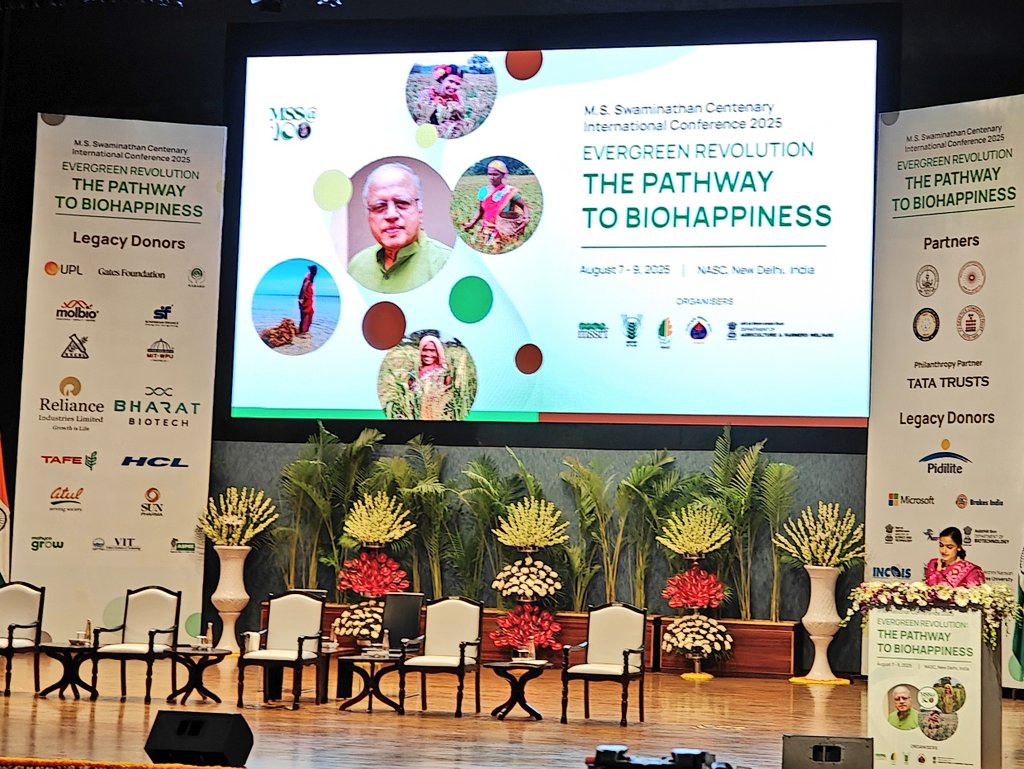 mssrf's tweet image. The conference has officially begun! From the Green Revolution to the #EvergreenRevolution, we embark on a journey exploring the path to #Biohappiness — a powerful concept popularised by Prof. M.S. Swaminathan, the father of India’s Green Revolution.