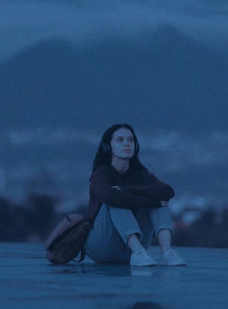 "başka yer başka zaman sensiz ömrüm olsun..."