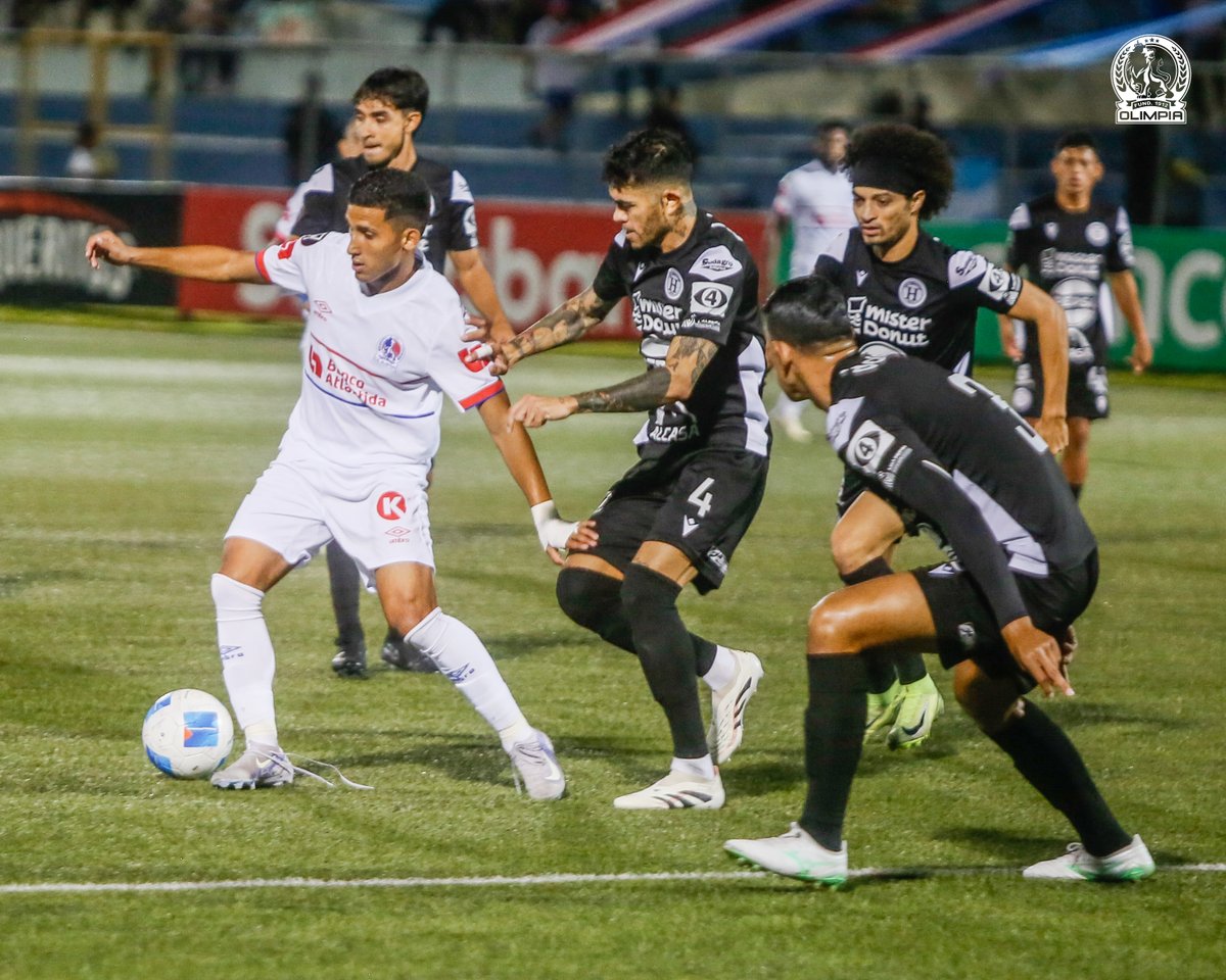 De Deporte (@dedeporte_es) on Twitter photo #DeDeportes | Terminó el partido en el estadio Las Delicias con triunfo del vigente campeón del fútbol hondureño.
<a href="/cdhercules_sv/">𝑪.𝑫. 𝑯𝑬́𝑹𝑪𝑼𝑳𝑬𝑺 🏛️🇸🇻</a> 1-3 <a href="/CDOlimpia/">Club Olimpia Deportivo</a>
Foto #Olimpia #DeDeportes | Terminó el partido en el estadio Las Delicias con triunfo del vigente campeón del fútbol hondureño.
<a href="/cdhercules_sv/">𝑪.𝑫. 𝑯𝑬́𝑹𝑪𝑼𝑳𝑬𝑺 🏛️🇸🇻</a> 1-3 <a href="/CDOlimpia/">Club Olimpia Deportivo</a>
Foto #Olimpia
