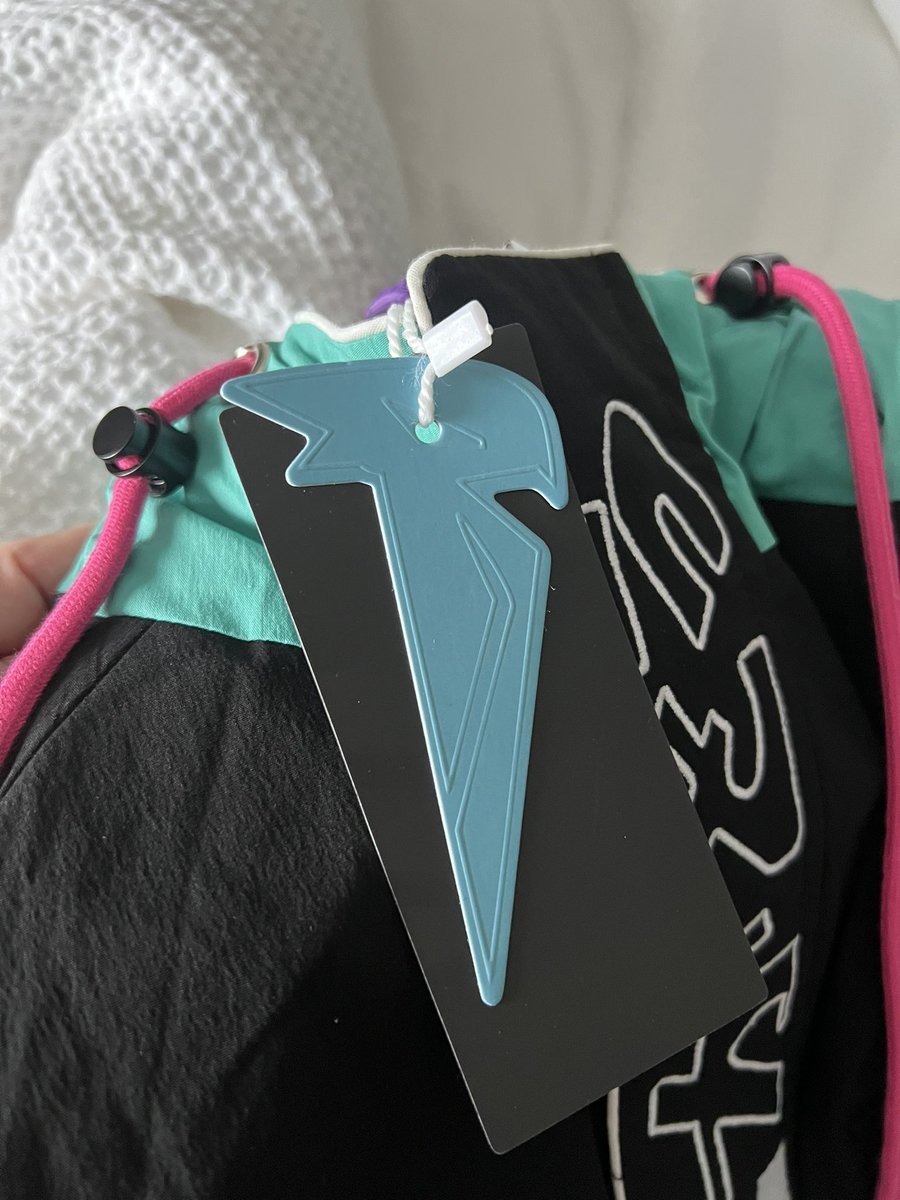 MintLeaf314's tweet photo. @JaidenAnimation I’m in love with this jacket!!! https://t.co/0InF2FKPPN